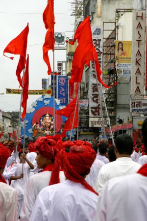 Téléchargez les photos : Festival Ganesh ganpati Visarjan (immersion), Pune, Maharashtra, Inde - en image libre de droit