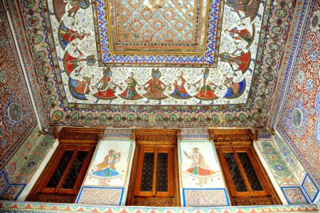 Téléchargez les photos : Peintures sur plafond de haveli, Fatehpur, Shekhawati, Rajasthan, Inde - en image libre de droit