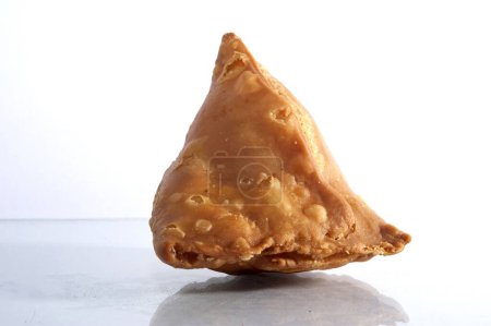 Téléchargez les photos : Snack local indien samosa - en image libre de droit