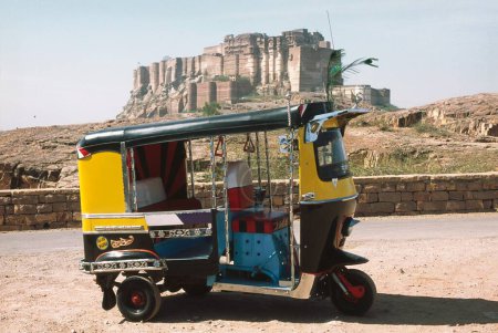 Foto de Rickshaw, transporte local, meherangarh fort, jodhpur, rajasthan, india - Imagen libre de derechos