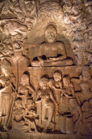 Téléchargez les photos : Quelques reliefs sculptés dans les grottes ajanta, Aurangabad, Maharashtra, Inde - en image libre de droit