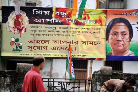 Téléchargez les photos : Affiche électorale du chef de Trinamul Mamta Banerjee appelant le peuple à voter pour un changement après 34 ans d'atrocités par le Parti au pouvoir CPM au Bengale occidental Inde - en image libre de droit