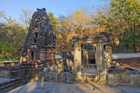 Téléchargez les photos : Temple de la jaïne de Lakhena, Idar, Sabarkantha, Gujarat, Inde - en image libre de droit