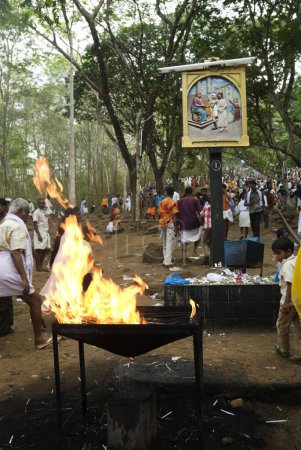 Téléchargez les photos : L'une des quatorze stations de chemin de croix de Jésus-Christ dans la colline Malayattur, Kerala, Inde - en image libre de droit