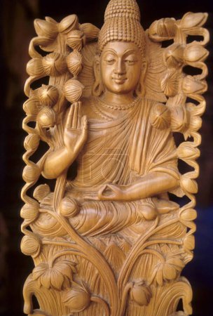Téléchargez les photos : Seigneur Bouddha, artisanat de bois de santal, Inde, artisanat indien - en image libre de droit