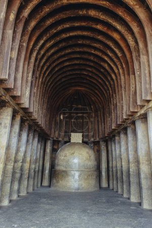 Innenraum der Chaitya-Halle, Karla-Höhlen, Lonavala, Maharashtra, Indien, Asien