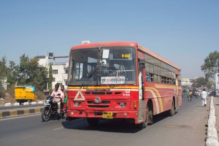 Foto de Autobús por carretera nacional, pune, maharashtra, india, asia - Imagen libre de derechos