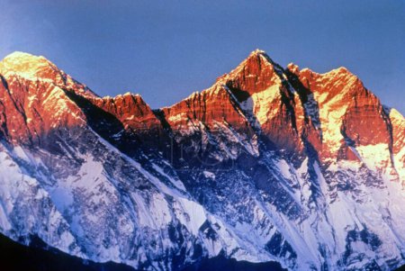Foto de Vista de Everest pico al atardecer, la India - Imagen libre de derechos
