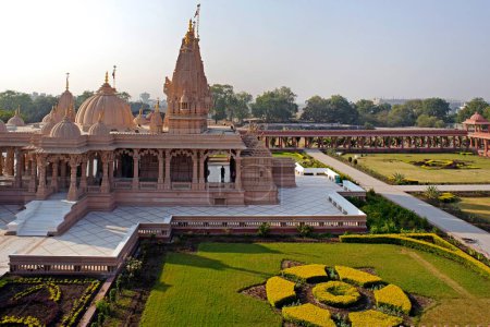 Téléchargez les photos : BAPS Temple swaminarayen ; district de Bhavnagar ; Gujarat ; Inde - en image libre de droit