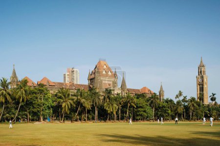 Téléchargez les photos : Héritage bâtiment de la haute cour ; Rajabai tour et sol ovale ; Bombay maintenant Mumbai ; Maharashtra ; Inde - en image libre de droit