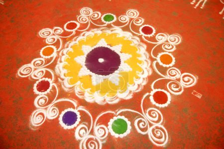 Téléchargez les photos : Rangoli coloré sur Dussera dusera Festival - en image libre de droit