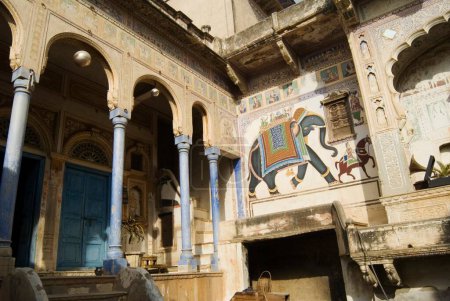 Téléchargez les photos : Peinture murale sur le mur de Haveli ou manoir ; Shekhawati ; Rajasthan ; Inde - en image libre de droit
