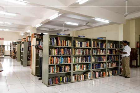 Téléchargez les photos : Bibliothèque de psg Institut de gestion, Coimbatore, Tamil Nadu, Inde - en image libre de droit