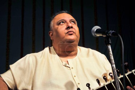Foto de Músico indio clásico Sitar Player Ustad Shujaat Khan Mumbai Maharashtra India Asia - Imagen libre de derechos