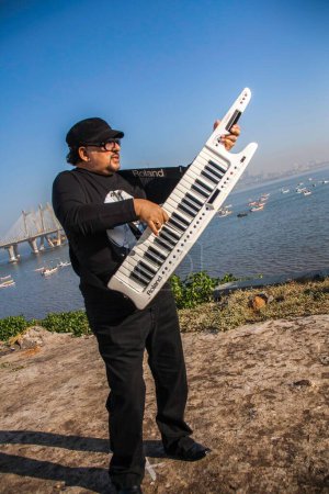 Foto de Louis Banks jugando sintetizador worli mumbai maharashtra India Asia - Imagen libre de derechos