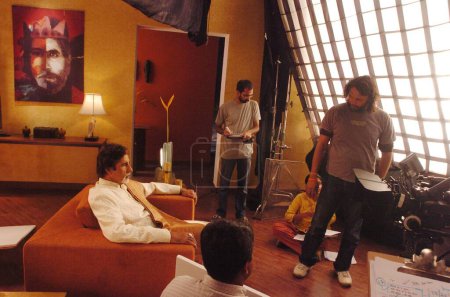 Foto de Estrella de cine india de Bollywood del sur de Asia Amitabh Bachchan rodando para una película publicitaria en Mehboob studio, Bombay Mumbai, Maharashtra, India - Imagen libre de derechos