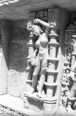 woman sculpture, Rani ki vav, stepwell, patan, Gujarat, India, Asia
