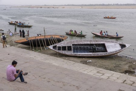Foto de Barcos aparcados, varanasi, uttar pradesh, india, asia - Imagen libre de derechos