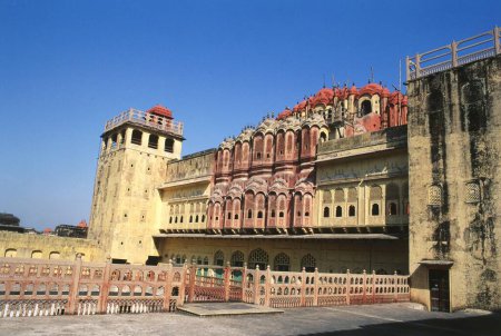 front view of hawa mahal wind palace , jaipur , rajasthan , india