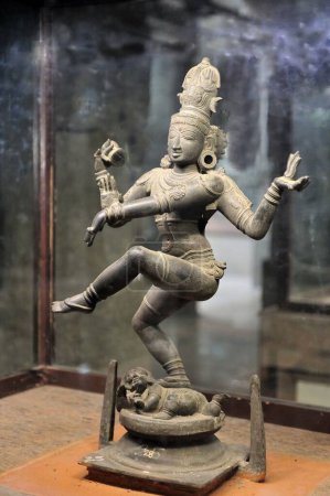 statue en bronze de la dynastie nataraja chola dans le temple meenakshi madurai tamilnadu Inde Asie