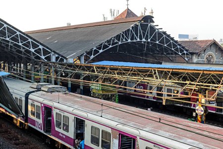 Téléchargez les photos : Gare de Bandra, Mumbai, Maharashtra, Inde, Asie - en image libre de droit
