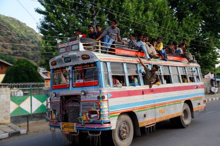 Foto de Personas que viajan en autobús, Jammu, Jammu y Cachemira, India - Imagen libre de derechos
