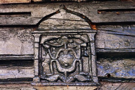 Foto de Señor Ganesh en marco de puerta de madera, Kedarnath, Uttar Pradesh, India - Imagen libre de derechos