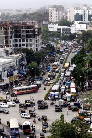 Foto de Situaciones caóticas de tráfico en el cruce de Saki naka, Bombay Mumbai, Maharashtra, India - Imagen libre de derechos