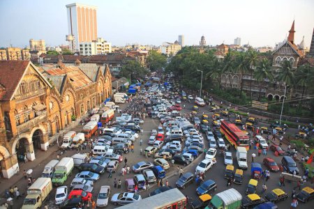 Téléchargez les photos : Crawford market, aerial view with traffic on road, Bombay Mumbai, Maharashtra, India - en image libre de droit