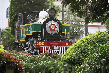 Antigua máquina de ferrocarril de vapor en Mumbai terminal central en el Dr. Anand Nair Marg llamó como Lamington carretera; Bombay ahora Mumbai; Maharashtra; India