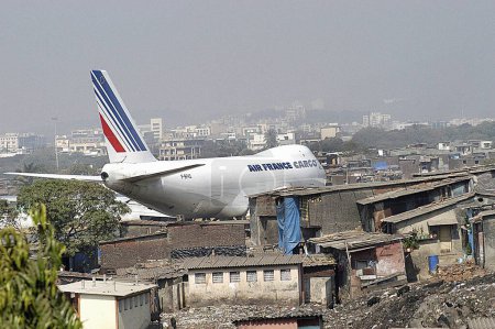 Foto de Avión de carga de Air France se prepara para despegar del aeropuerto de Sahar Aeropuerto Internacional de Chatrapati Shivaji en Bombay Mumbai, Maharashtra, India - Imagen libre de derechos