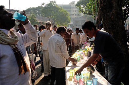 Téléchargez les photos : Bala Saheb Thackeray Procession funéraire Général Shots mumbai maharashtra Inde - en image libre de droit