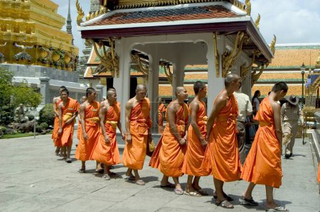Foto de Monjes budistas, El Gran Palacio, Bangkok, Tailandia - Imagen libre de derechos