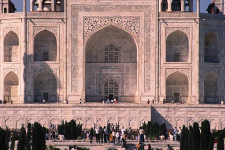 Téléchargez les photos : Gros plans de Taj mahal Septième merveille du monde ; Agra ; Uttar Pradesh ; Inde - en image libre de droit