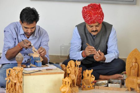 Téléchargez les photos : Mahesh jangid and rohit jangid carving, jaipur, rajasthan, Asie, Inde - en image libre de droit