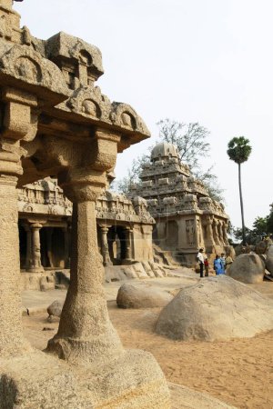 Foto de Cinco Rathas Pancha Templo Rathas creado en el siglo VII; Mahabalipuram Mamallapuram; Tamil Nadu; India - Imagen libre de derechos