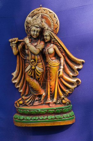 Téléchargez les photos : Sculpture en terre cuite de Krishna et Radha Pune Maharashtra Inde Asie déc 2011 - en image libre de droit