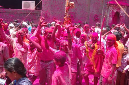Téléchargez les photos : Festival de Jotiba yatra procession au temple Jotiba, Wadi, Ratnagiri, district de Kolhapur, Maharashtra, Inde - en image libre de droit