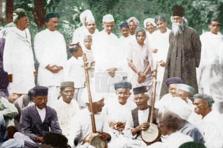 Téléchargez les photos : Mahatma Gandhi et Rabindranath Tagore, Vanita Vishram, Gujarat, Inde, du 3 au 5 avril 1920 - en image libre de droit