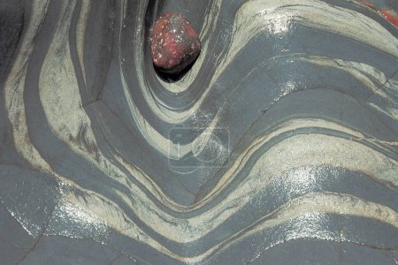 Téléchargez les photos : Coloured rock pattern and pebble, Point lobos, Californie, États-Unis d'Amérique - en image libre de droit