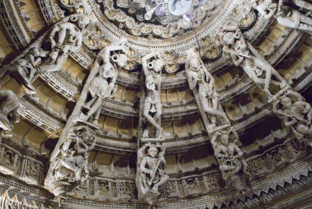 Foto de Vista del techo tallado en el templo de Jain en Jaisalmer; Rajasthan; India - Imagen libre de derechos