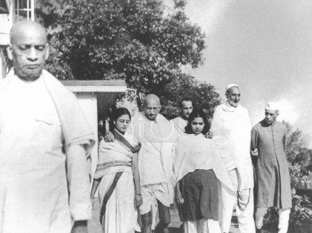 Photo for Mahatma Gandhi walking with his co-workers Sardar Vallabhbhai Patel, Khan Abdul Gaffar Khan and Jawaharlal Nehru - MODEL RELEASE NOT AVAILABLE - Royalty Free Image