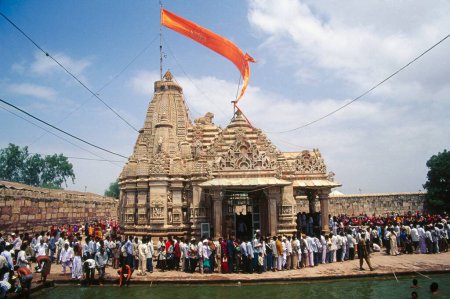 Téléchargez les photos : Foire de Tarnetar, temple trinetreshwar, gujarat, Inde - en image libre de droit