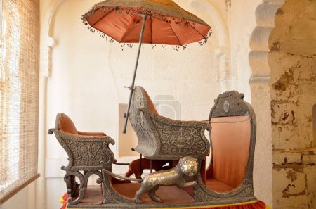 Foto de Artilugio de plata tallada para sentarse Mehrangarh Fort Jodhpur Rajasthan India Asia - Imagen libre de derechos