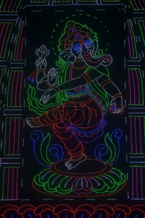 Téléchargez les photos : Illuminé seigneur Ganesha danse, Pune, Maharashtra, Inde, Asie - en image libre de droit