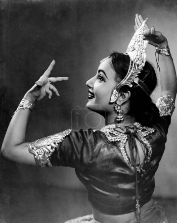 Téléchargez les photos : Maya à Kathak danse classique indienne, Inde Années 1940 - en image libre de droit