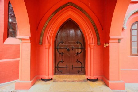 Entrada de la iglesia de San Jorge, Wellington, Coonoor, Ooty Udagamandalam, Tamil Nadu, India