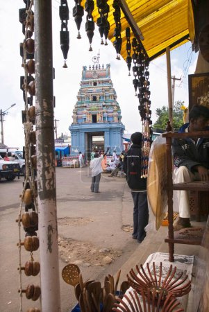 Téléchargez les photos : Kurinji Andavar temple dédié à Lord Muruga ; Kodaikanal populairement connu sous le nom de Kodai est situé dans les collines Palani à 2133 mètres au-dessus du niveau de la mer ; Tamil Nadu ; Inde - en image libre de droit