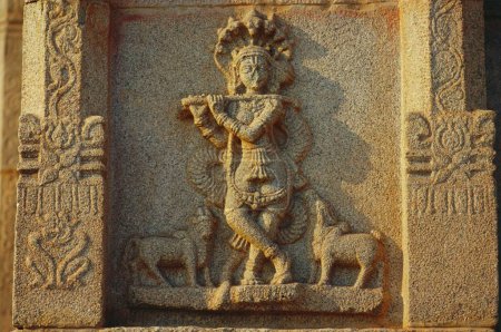 Téléchargez les photos : Seigneur Krishna jouant de la flûte dans le temple Bal Krishna 1515, Hampi, Hospet, Karnataka, Inde - en image libre de droit