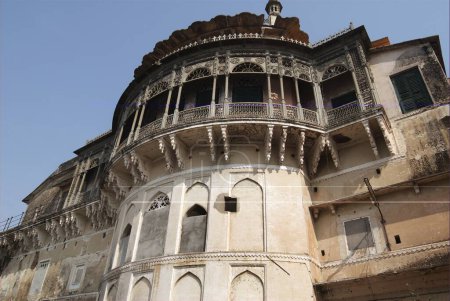 Téléchargez les photos : Fort Ramnagar qui a été construit en 1750 après JC par le Maharaja de Banaras ; est sur la rive droite du Gange à Varanasi ; ou banaras ; (également connu sous le nom de Kashi) ; Uttar Pradesh ; Inde - en image libre de droit
